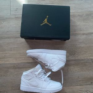 Jordan 1 mid triple white